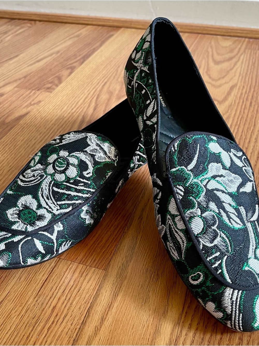 Zara Basic Brocade/Tapestry Loafers - Black/White w/a touch of Green size 11